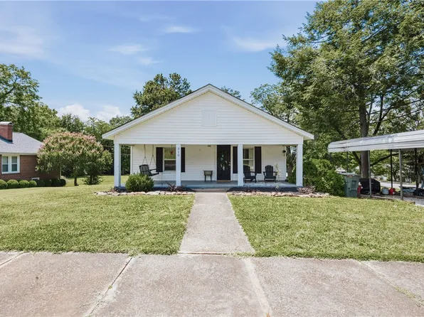 310 N Chestnut St, Seneca, SC 29678