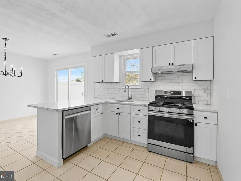 315 Catalano Ln — Photo 5