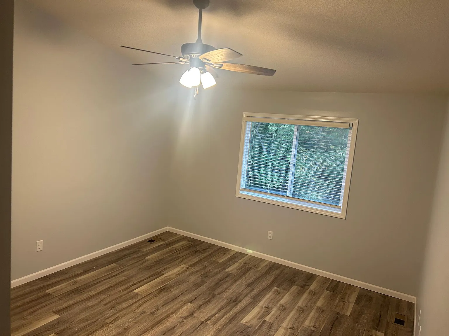 3 bed, 2000 sqft, $1,850 — Photo 3