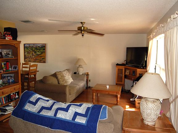 4th image of 122 Chapel Ln