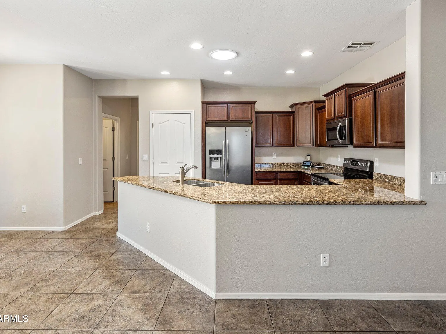 3 bed, 2.0 bath, 1742 sqft, $2,600 — Photo 3
