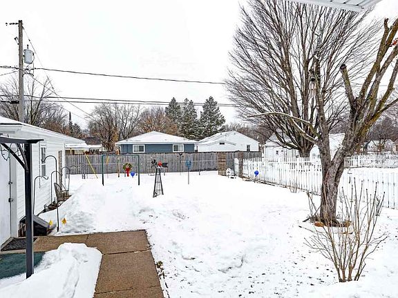 4th image of 916 N 8th Ave