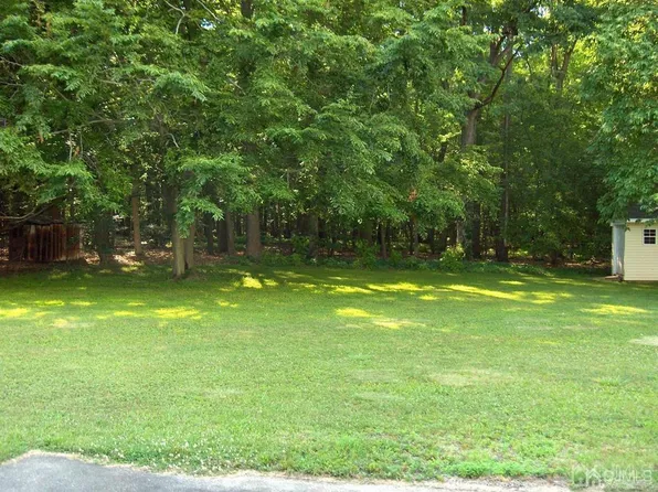 14 Paul St, East Brunswick, NJ 08816