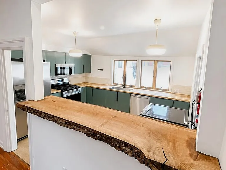 727 Warren St #5 — Photo 3