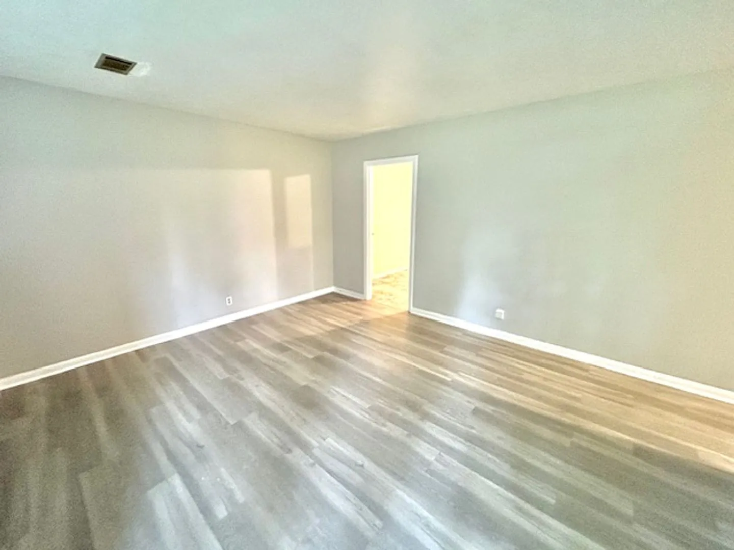 Charming & Updated Single-Family Home in Huntsville! — Photo 3