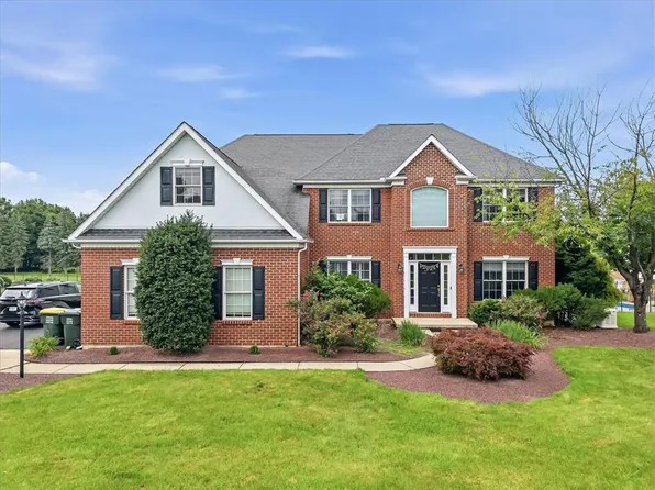 4082 Meckes Dr, Walnutport, PA 18088