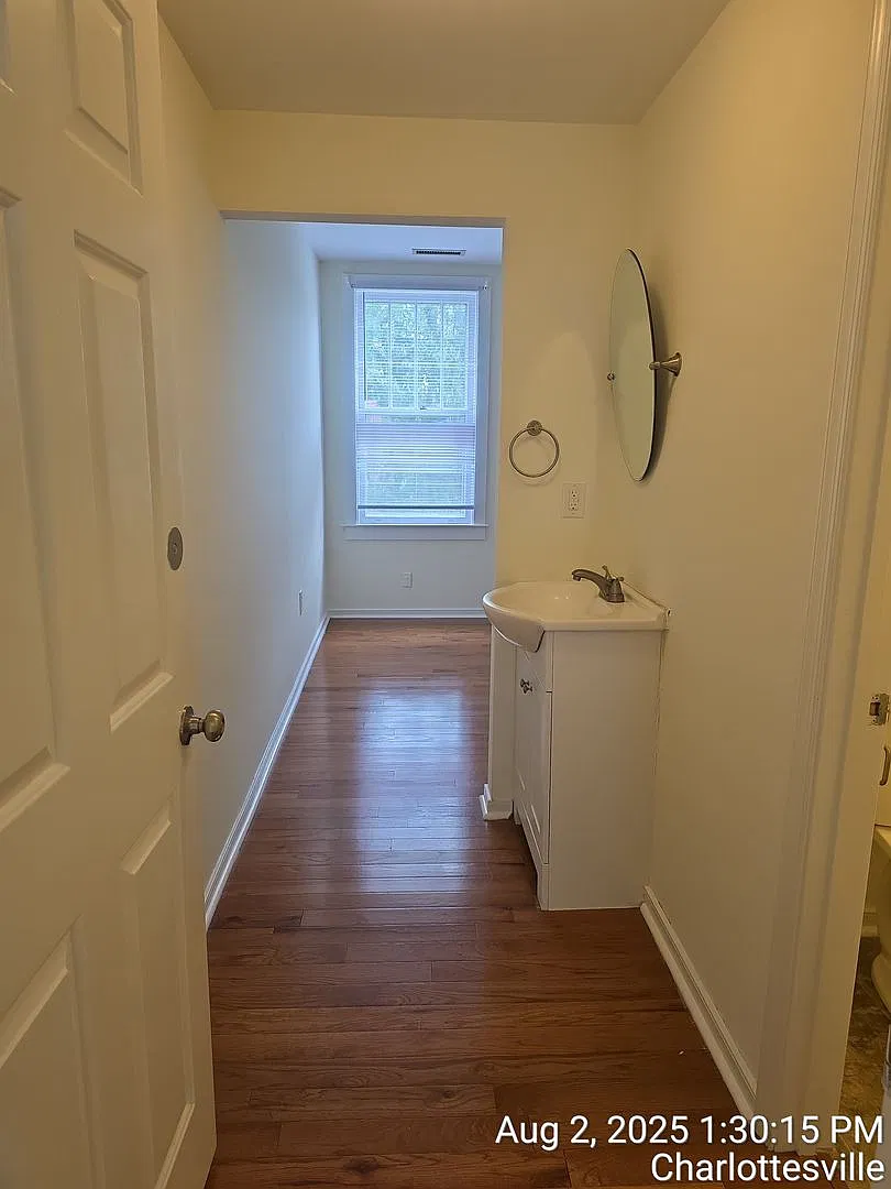 Spacious UVA Area Apartment 610 Rugby Rd Apt C / 3 Bdrm / 3 Bath — Photo 4
