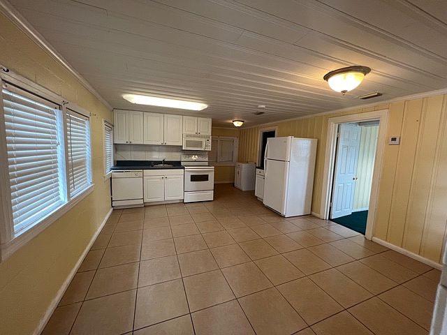 Kitchen & Living Room