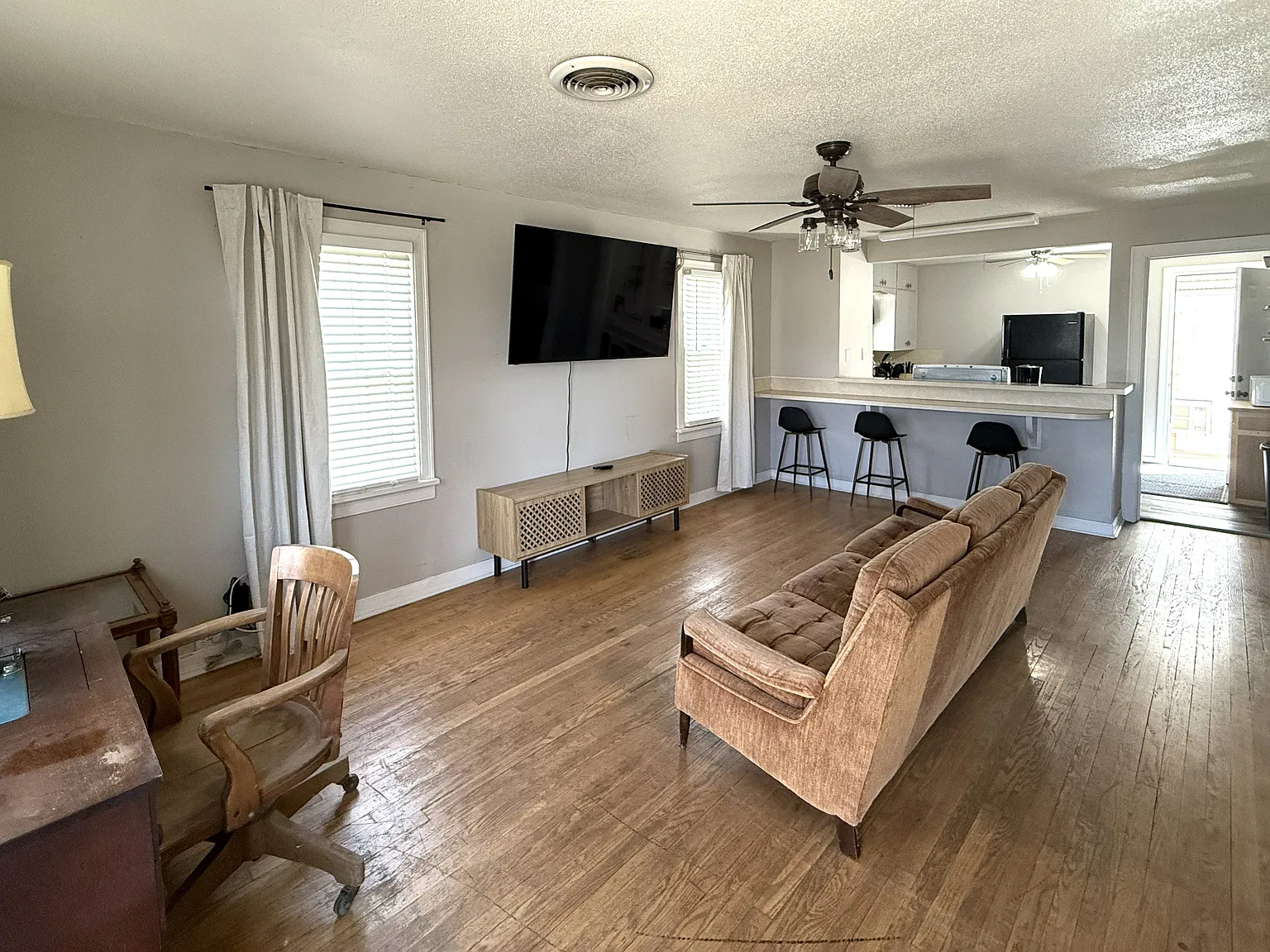 2 bed, 1152 sqft, $2,500 — Photo 2