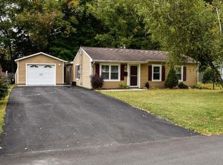421 Cedarbrook Cres, Utica, NY 13502