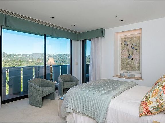 3rd image of 10375 Wilshire Blvd