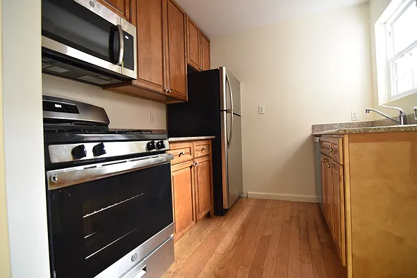 Rented by Clove Realty LLC | media 10