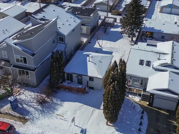 9924 160th St NW, Edmonton, AB T5P 3E4