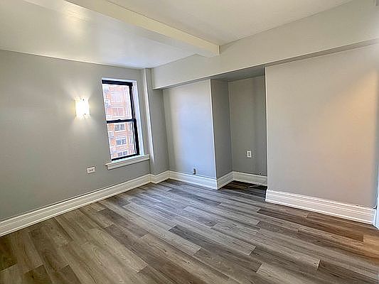 5th image of 240 W 73rd St APT 913