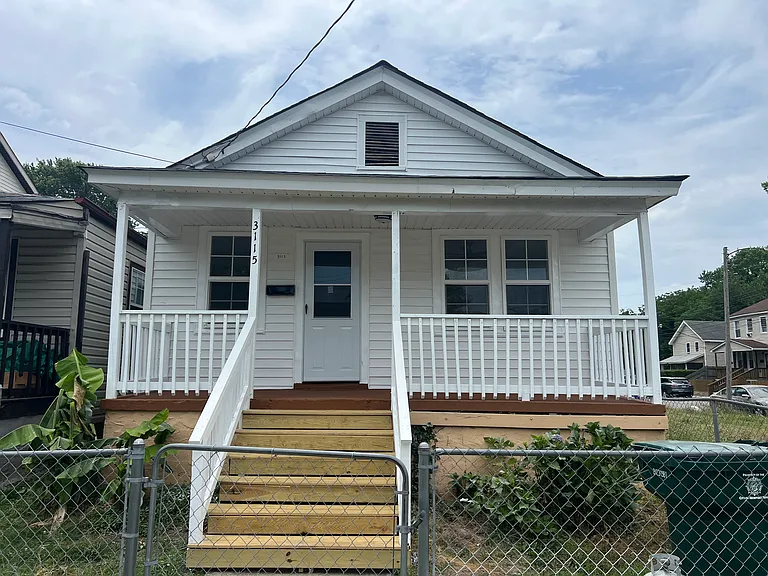 3115 Roanoke Ave — Photo 1
