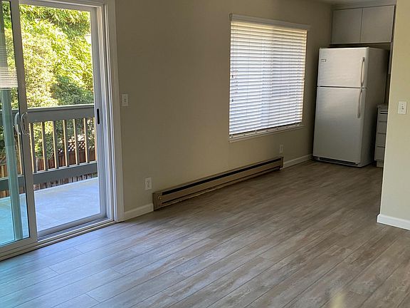 LIVING ROOM TO KITCHEMN