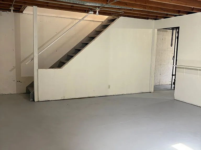 Spacious 3 Bedroom Townhome Available Now Great Location! — Photo 26