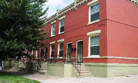2-Story Townhome w/Basement