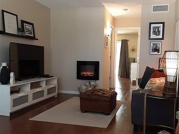 3rd image of 50 Woodland Dr