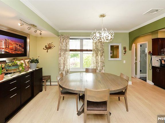 4th image of 115 Marshall Avenue