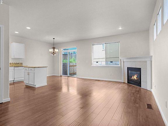 2nd image of 637 SE Heathcliff Ln