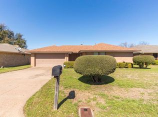 2728 Southpark Ln, Fort Worth, TX 76133