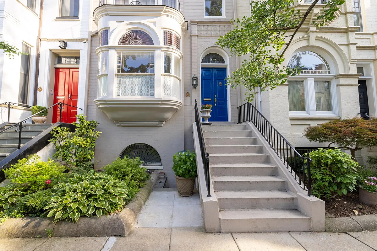 Building Photo - 2022 Hillyer Pl NW