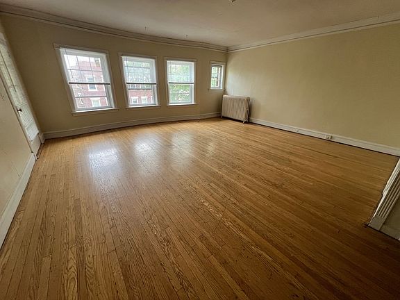 3rd image of 2537-41 N Farwell Ave #F