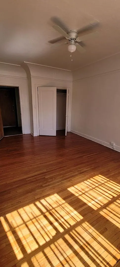 932 — Photo 2