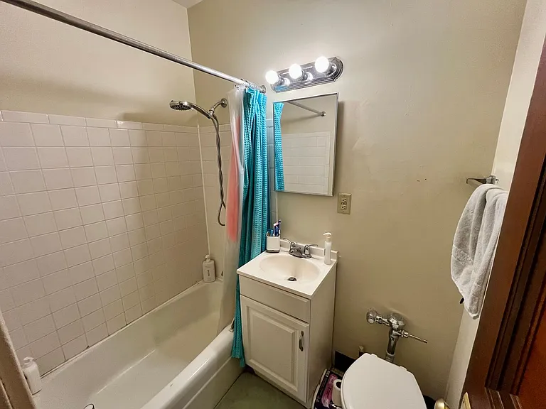 4480 N Oakland Ave — Photo 33