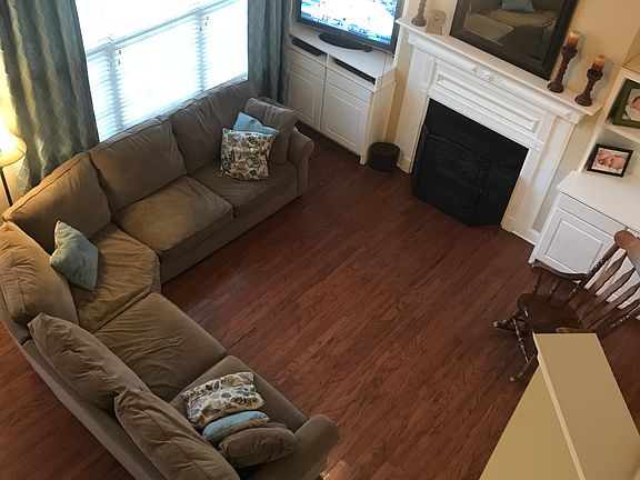 4th image of 615 Applewood Ct