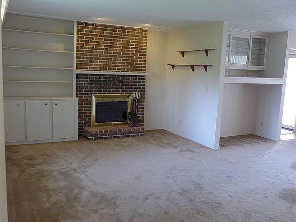 3rd image of 3915 Prange Dr