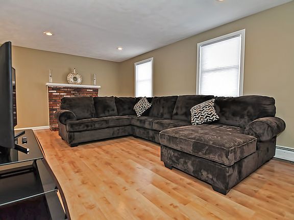 2nd image of 15 Lund Dr #B