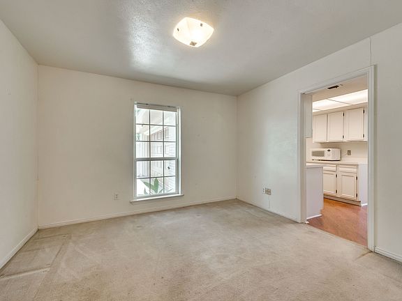 4_15606RegalHillCir_04.jpg