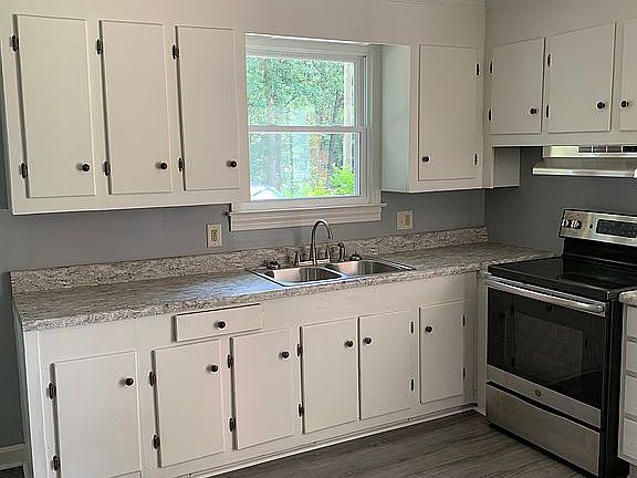 3rd image of 110 Lynch Dr