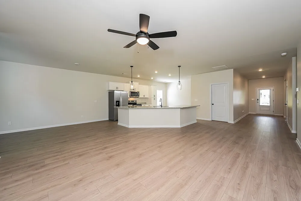 3 bed, 2.0 bath, 1883 sqft, $2,080 — Photo 4