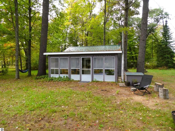 5298 Mills Dr, Prescott, MI 48756