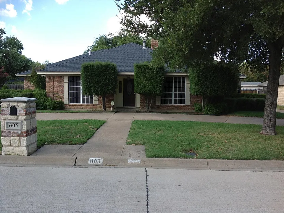 1103 Meadow Crest Ln