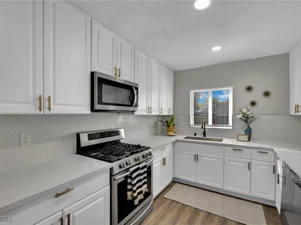 27 Magnesium St, Henderson, NV 89015