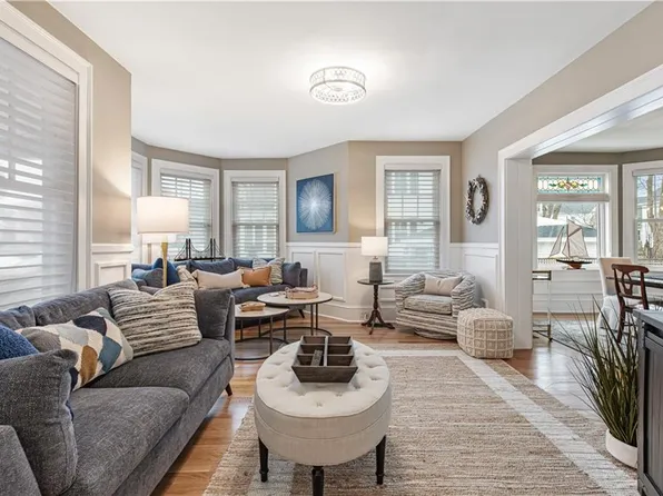 21 Bedlow Ave, Newport, RI 02840