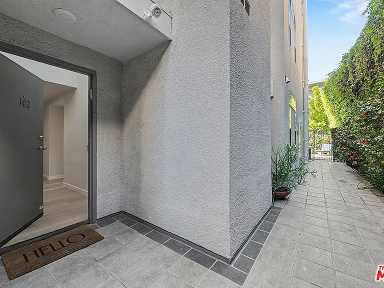 1021 Westmount Dr #102 — Photo 30