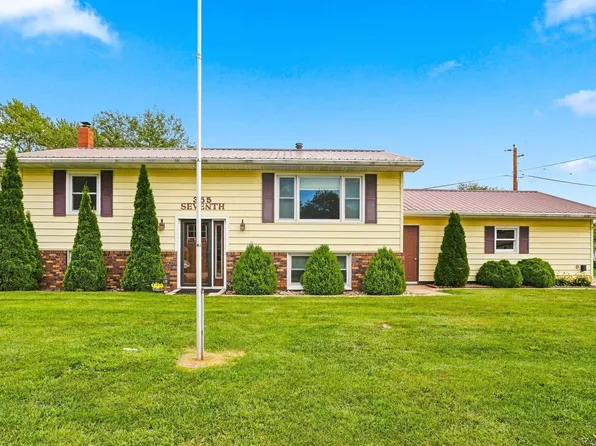 355 7th St, Jesup, IA 50648