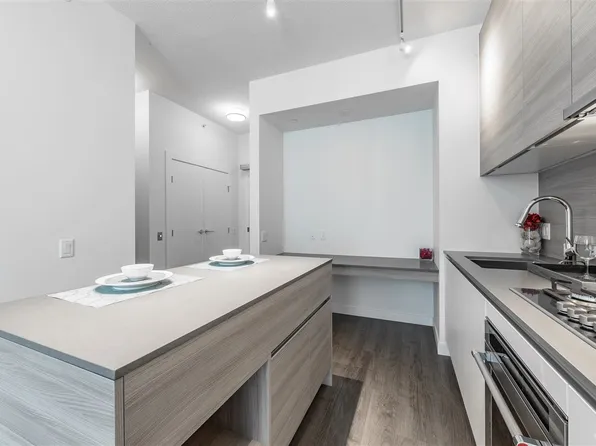 988 Quayside Dr #15XX, New Westminster, BC V3M 0L5