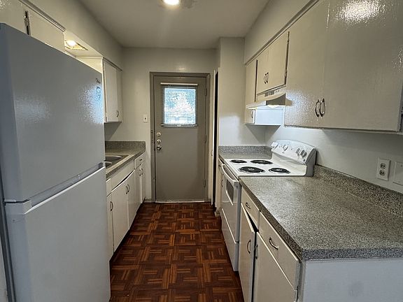 5th image of 5646 Gaston Ave #203