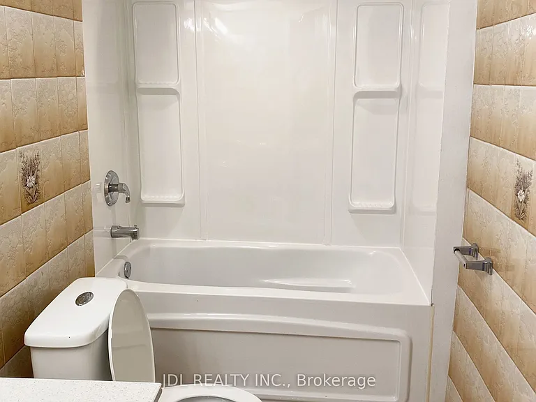 84 Adrian Cres #BASEMENT — Photo 11