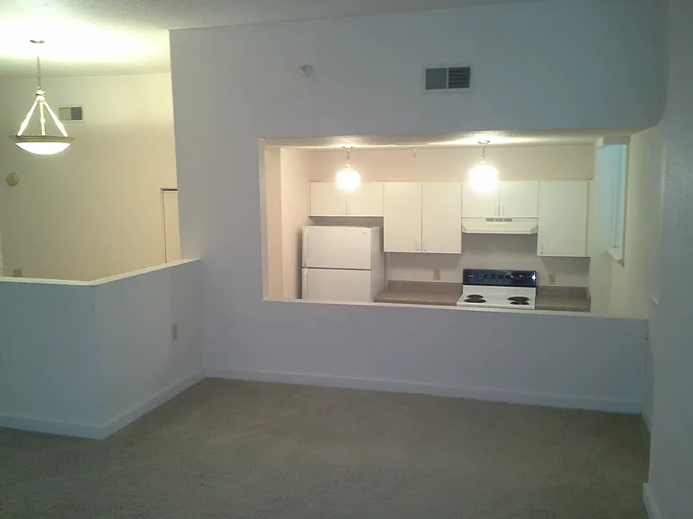 Point Woods Apartments — Photo 3