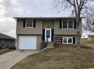 11 Brook Cir, Pella, IA 50219