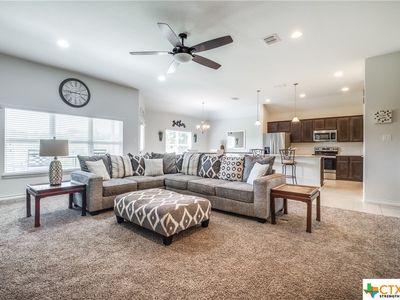 156 Lark Hill Rd, Floresville, TX, 78114