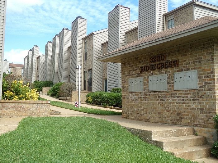 1st image of 3230 Pearl St APT 10