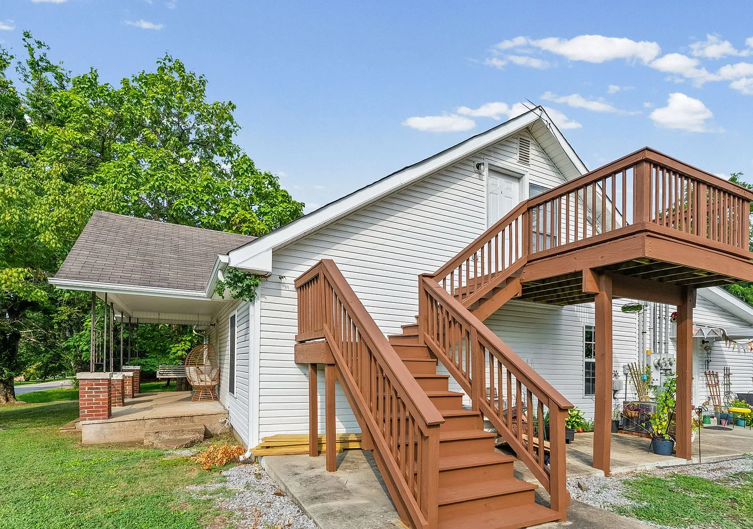942 Cumberland Dr * — Photo 2